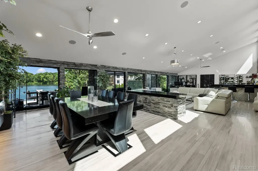 5116 W Bloomfield Lake Road West Bloomfield Charter Township MI 48323