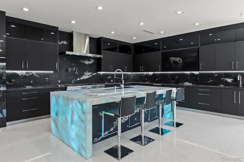5116 W Bloomfield Lake Road West Bloomfield Charter Township MI 48323