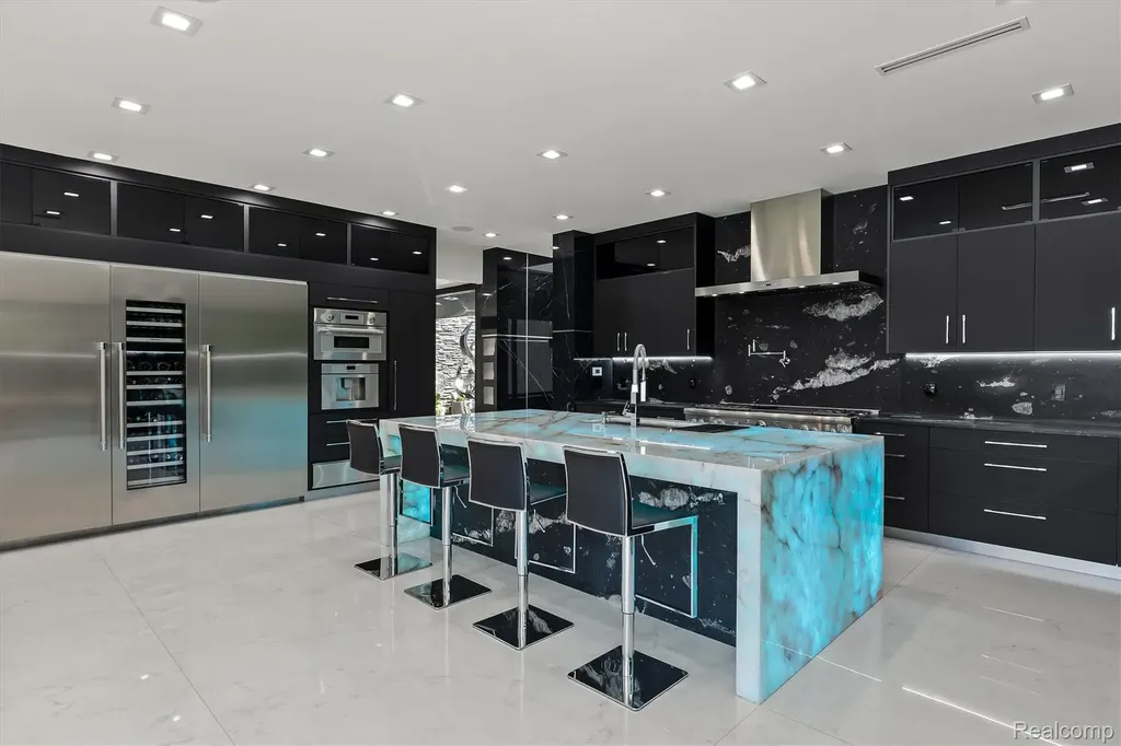 5116 W Bloomfield Lake Road West Bloomfield Charter Township MI 48323