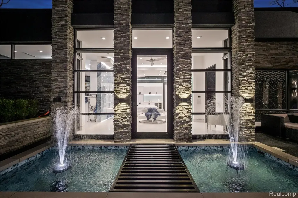 5116 W Bloomfield Lake Road West Bloomfield Charter Township MI 48323