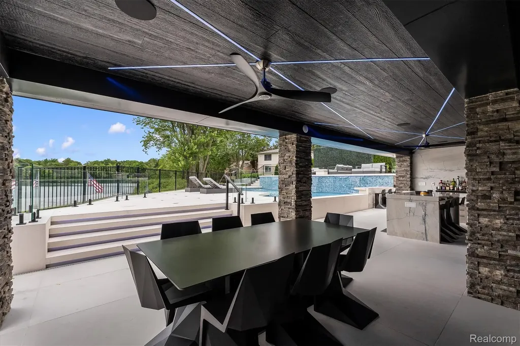 5116 W Bloomfield Lake Road West Bloomfield Charter Township MI 48323