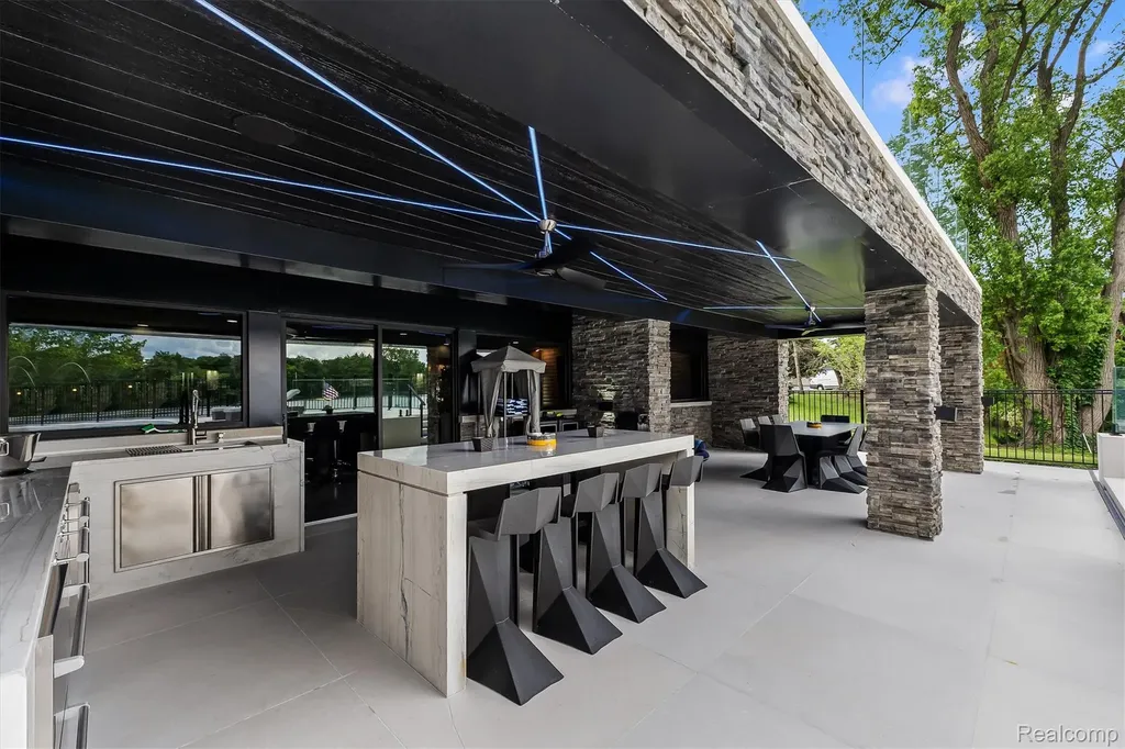 5116 W Bloomfield Lake Road West Bloomfield Charter Township MI 48323