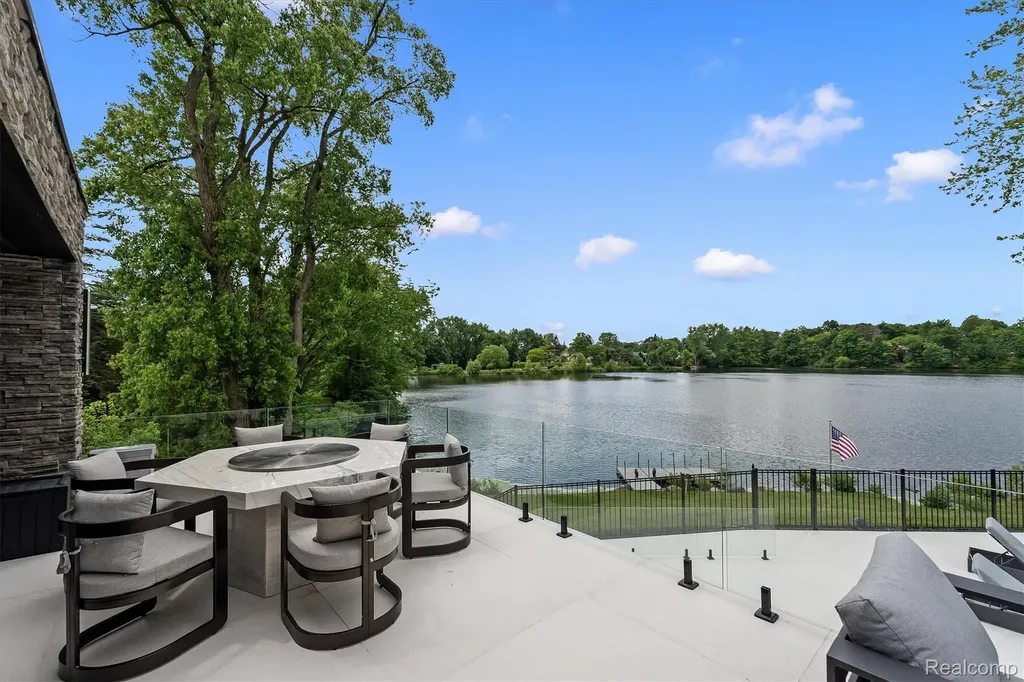 5116 W Bloomfield Lake Road West Bloomfield Charter Township MI 48323