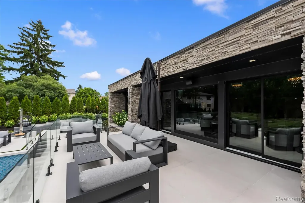 5116 W Bloomfield Lake Road West Bloomfield Charter Township MI 48323