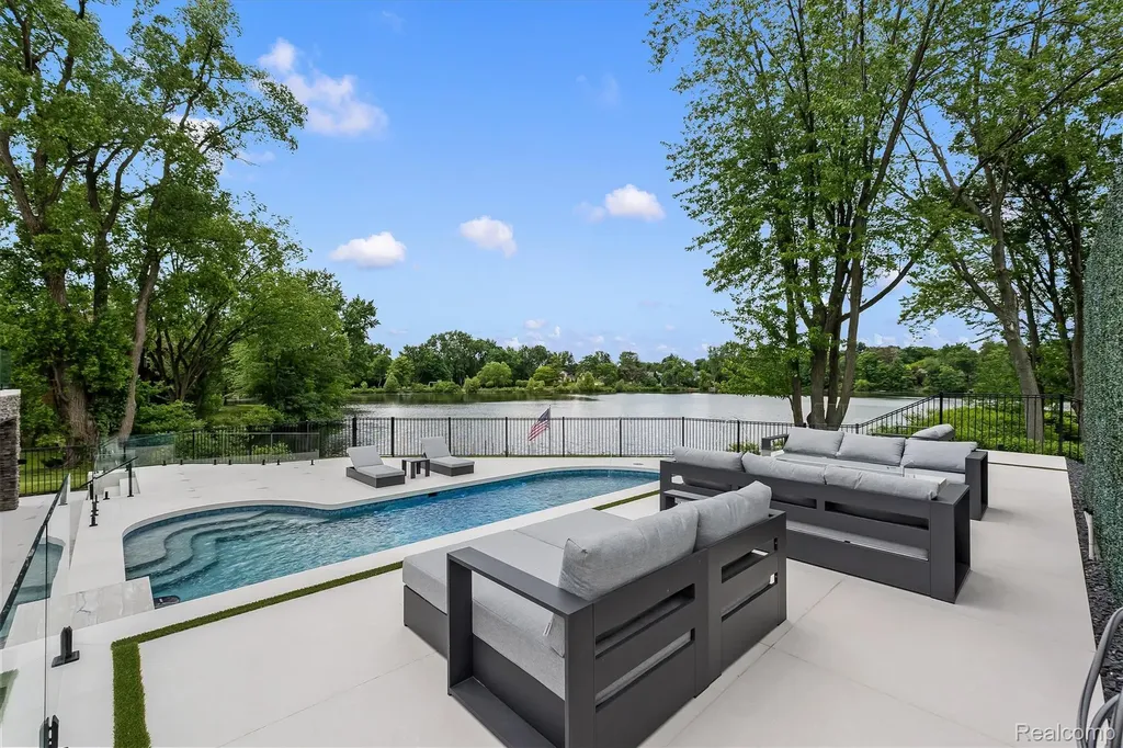 5116 W Bloomfield Lake Road West Bloomfield Charter Township MI 48323