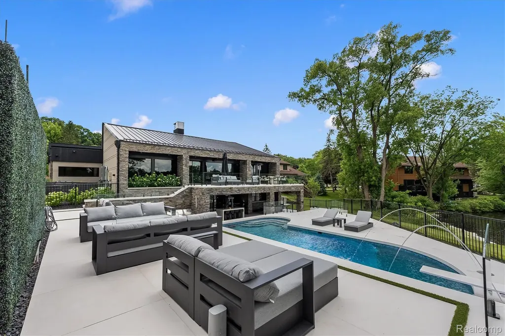 5116 W Bloomfield Lake Road West Bloomfield Charter Township MI 48323