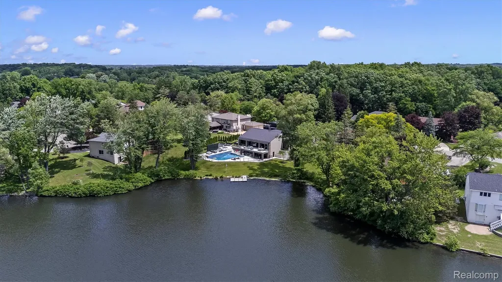 5116 W Bloomfield Lake Road West Bloomfield Charter Township MI 48323