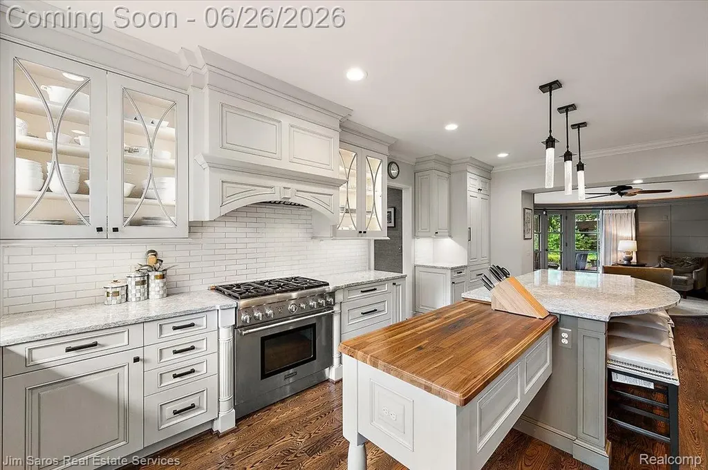 688 Balfour Street Grosse Pointe Park City MI 48230