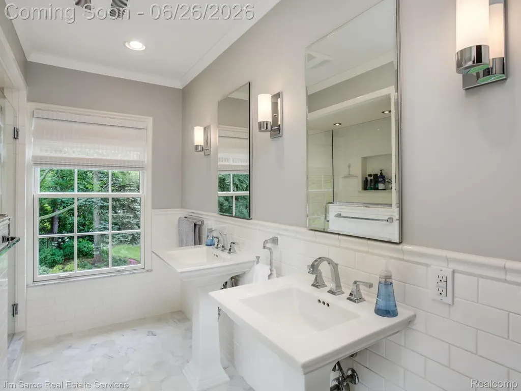 688 Balfour Street Grosse Pointe Park City MI 48230