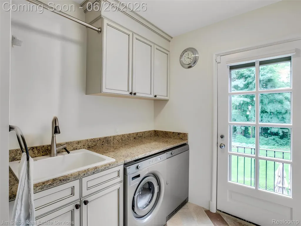 688 Balfour Street Grosse Pointe Park City MI 48230