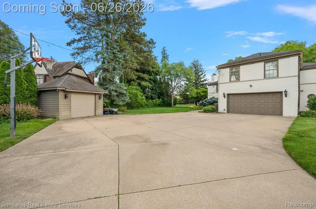 688 Balfour Street Grosse Pointe Park City MI 48230