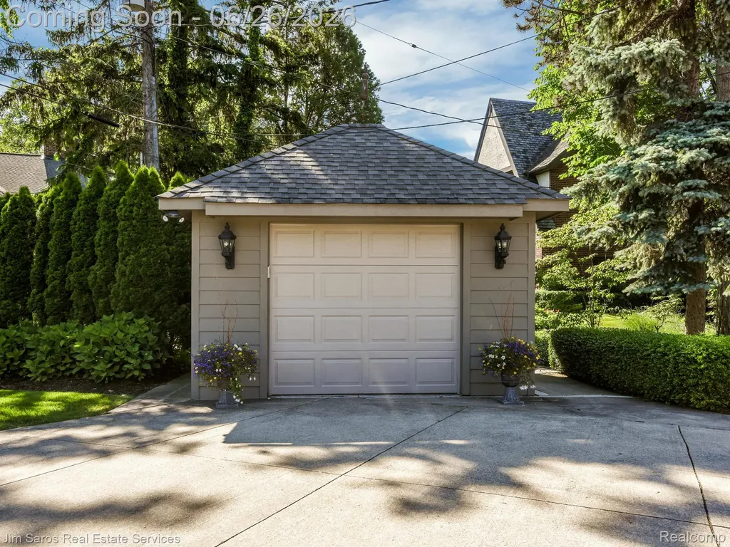 688 Balfour Street Grosse Pointe Park City MI 48230