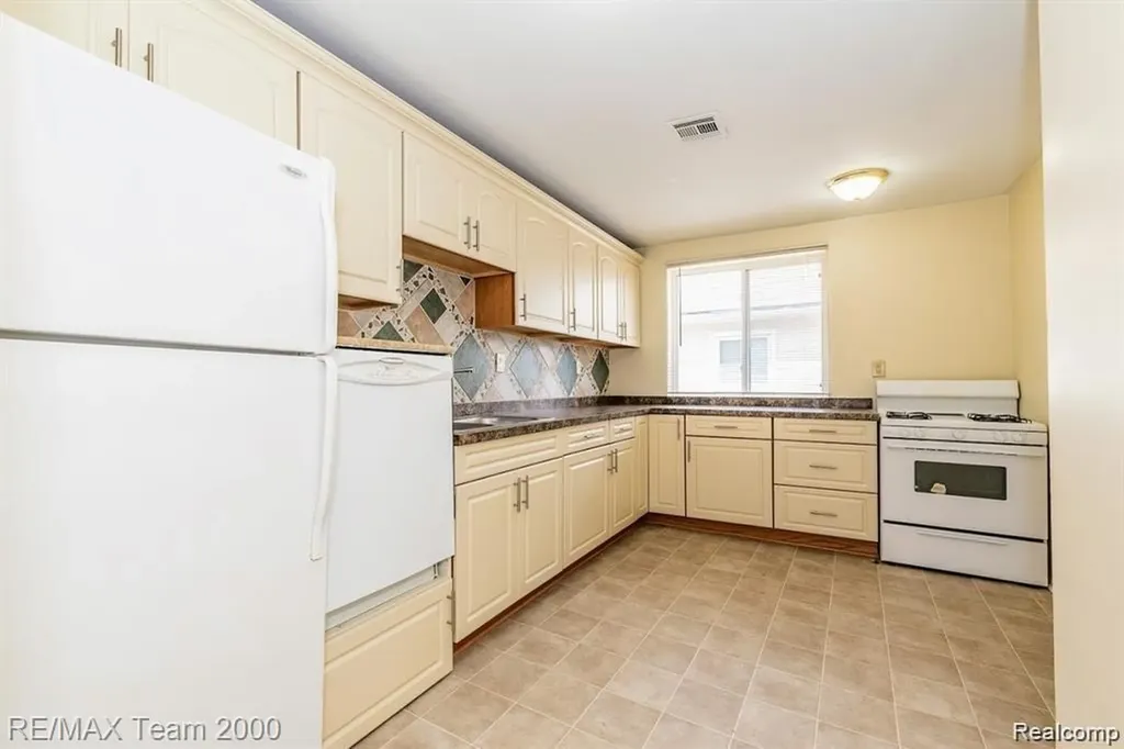 3951 Ziegler Street Dearborn Heights City MI 48125