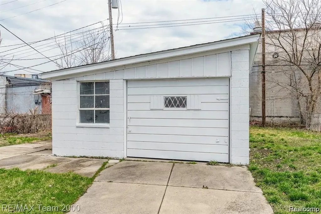 3951 Ziegler Street Dearborn Heights City MI 48125