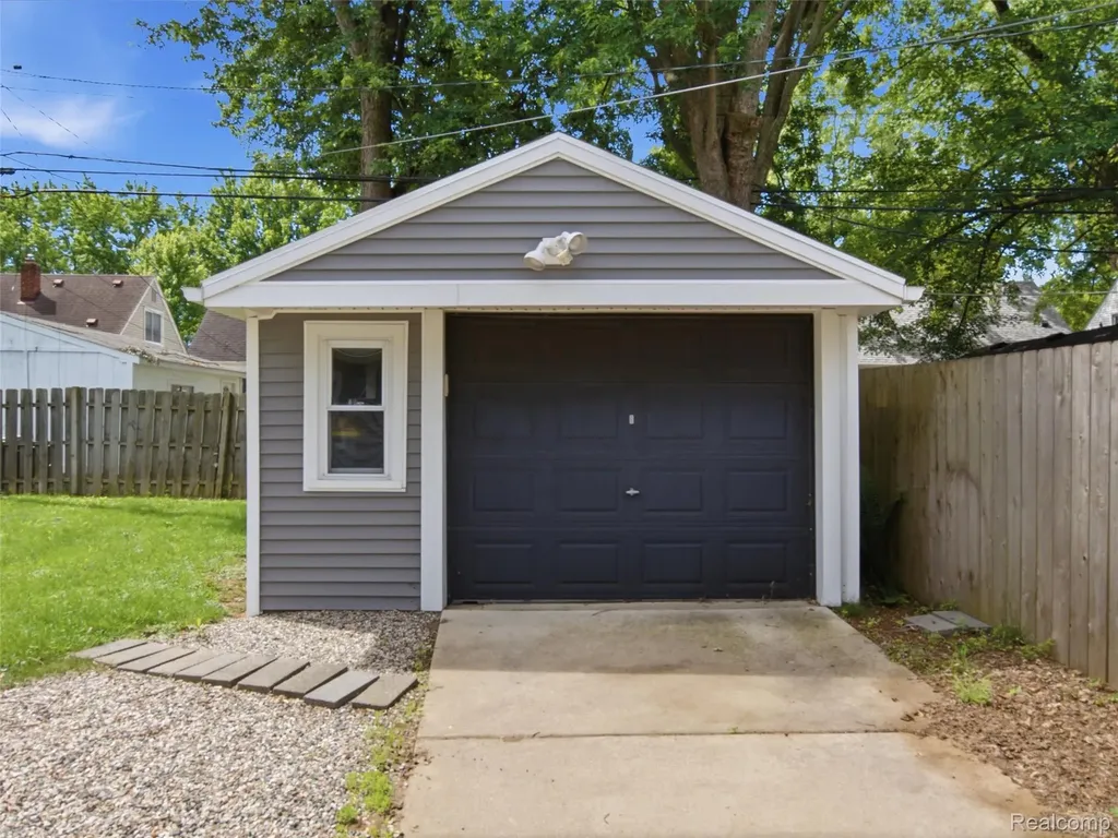 2204 Brockton Avenue Royal Oak City MI 48067