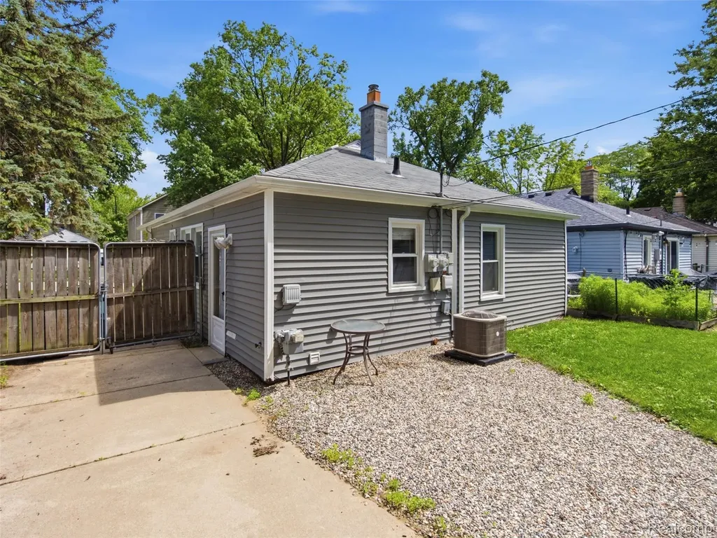 2204 Brockton Avenue Royal Oak City MI 48067
