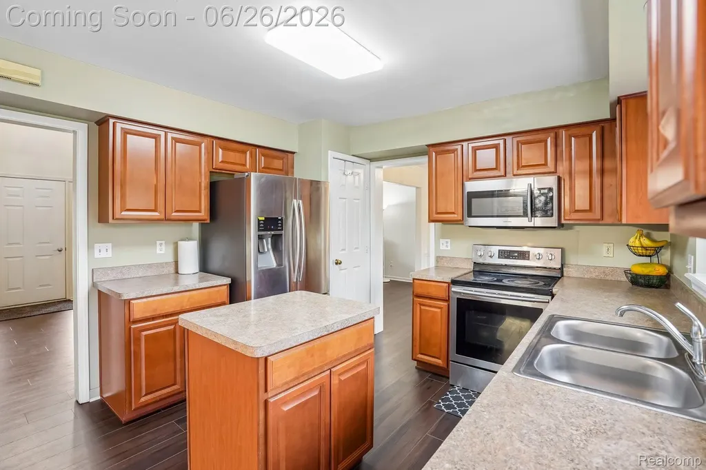 1687 Grandview Drive Rochester Hills City MI 48306