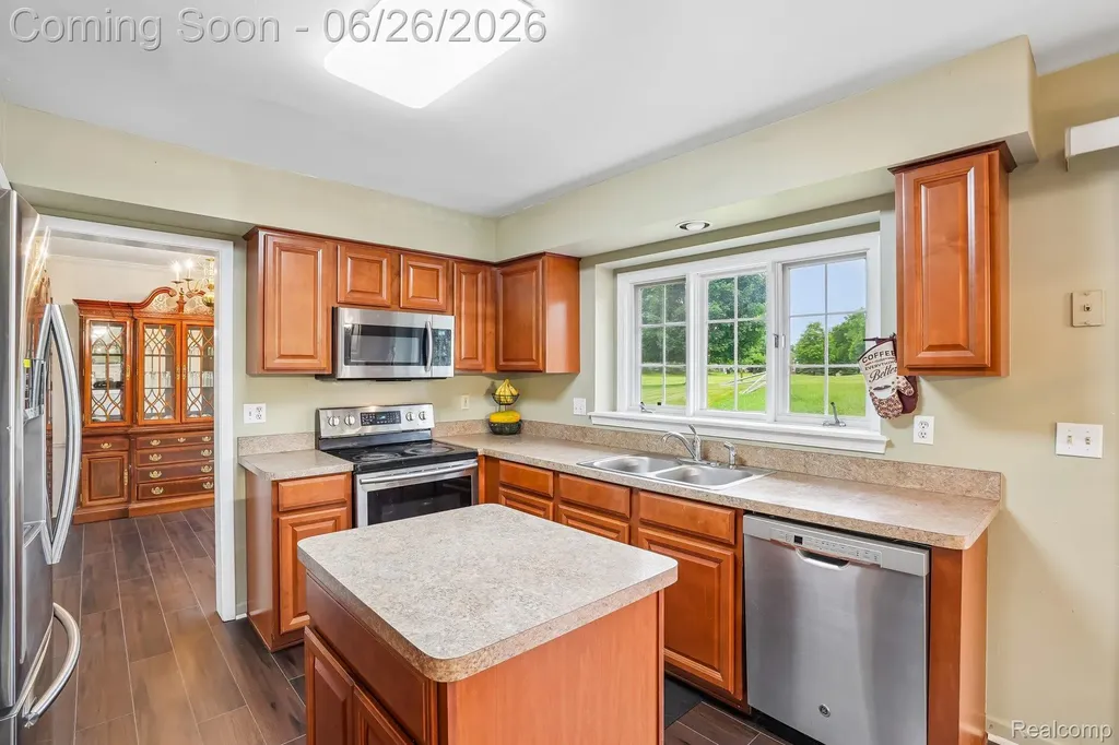 1687 Grandview Drive Rochester Hills City MI 48306