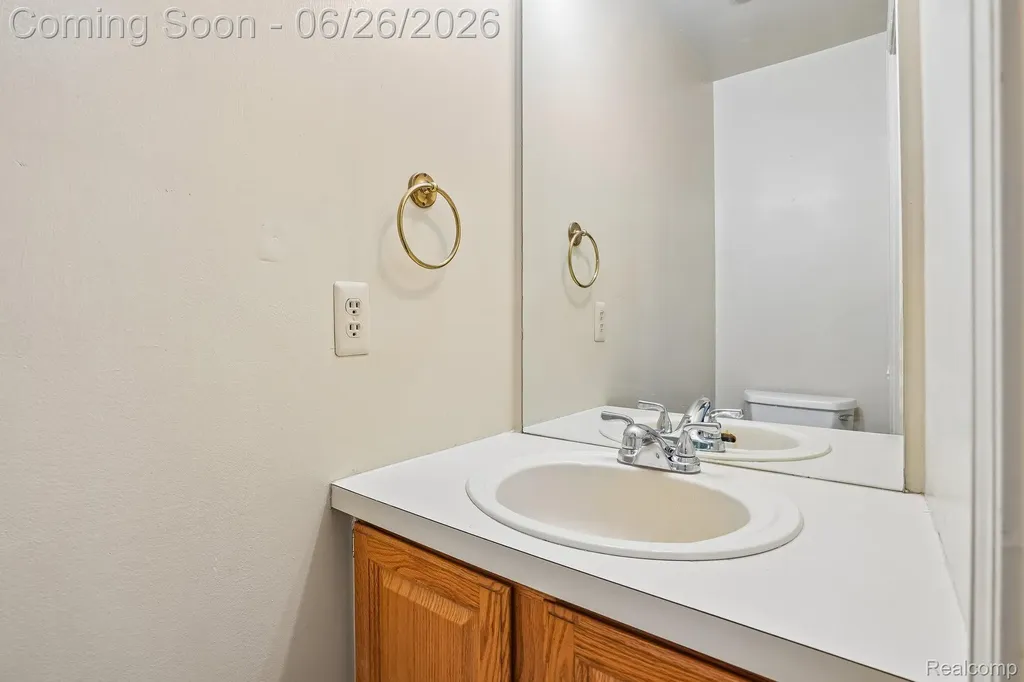 1687 Grandview Drive Rochester Hills City MI 48306