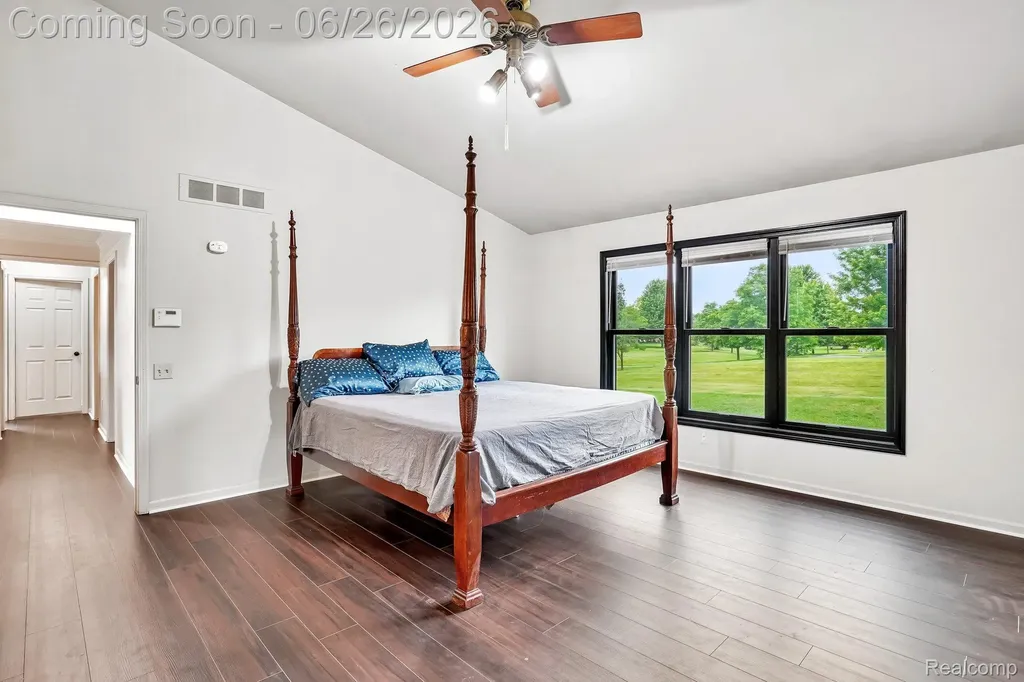 1687 Grandview Drive Rochester Hills City MI 48306