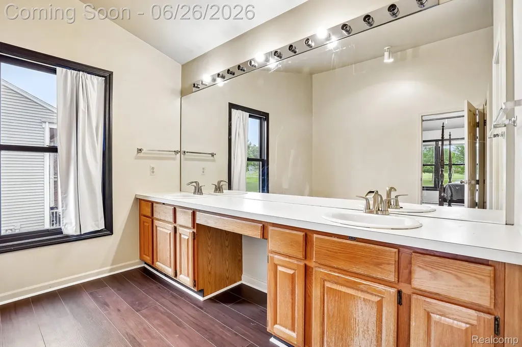 1687 Grandview Drive Rochester Hills City MI 48306