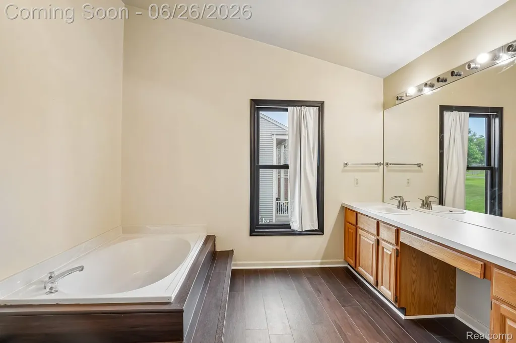 1687 Grandview Drive Rochester Hills City MI 48306