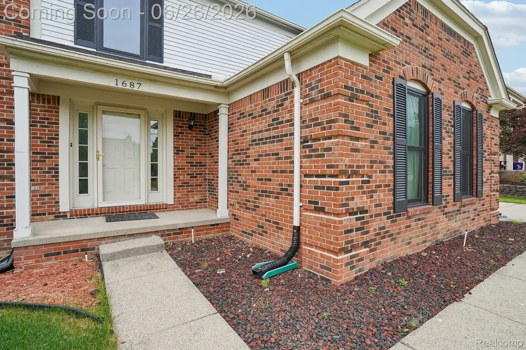 1687 Grandview Drive Rochester Hills City MI 48306