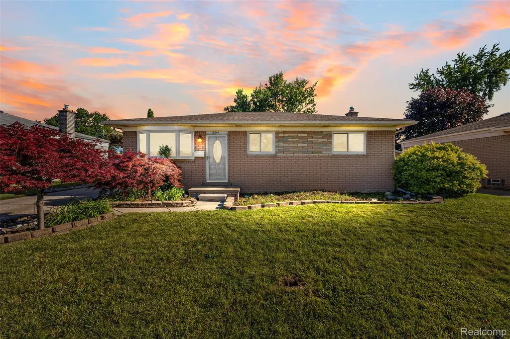 15641 Common Road Roseville City MI 48066