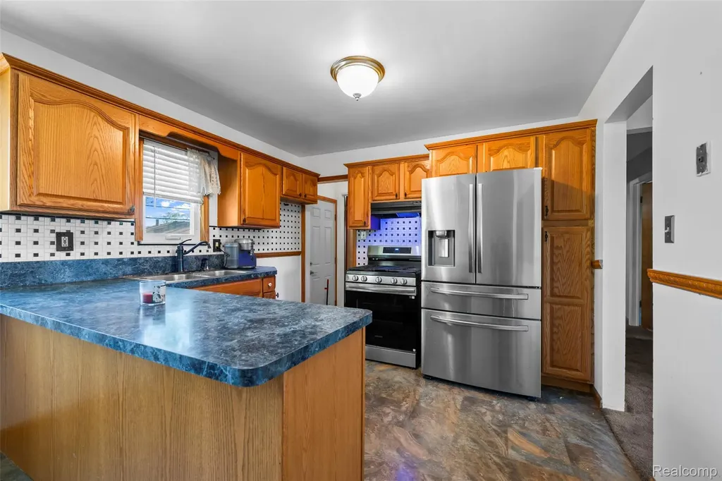 15641 Common Road Roseville City MI 48066