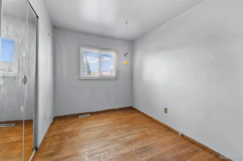 15641 Common Road Roseville City MI 48066