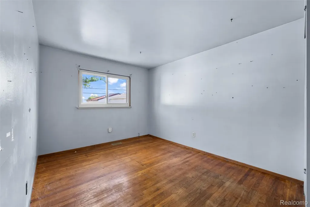 15641 Common Road Roseville City MI 48066