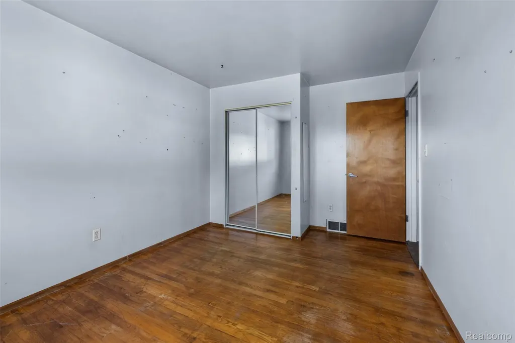 15641 Common Road Roseville City MI 48066
