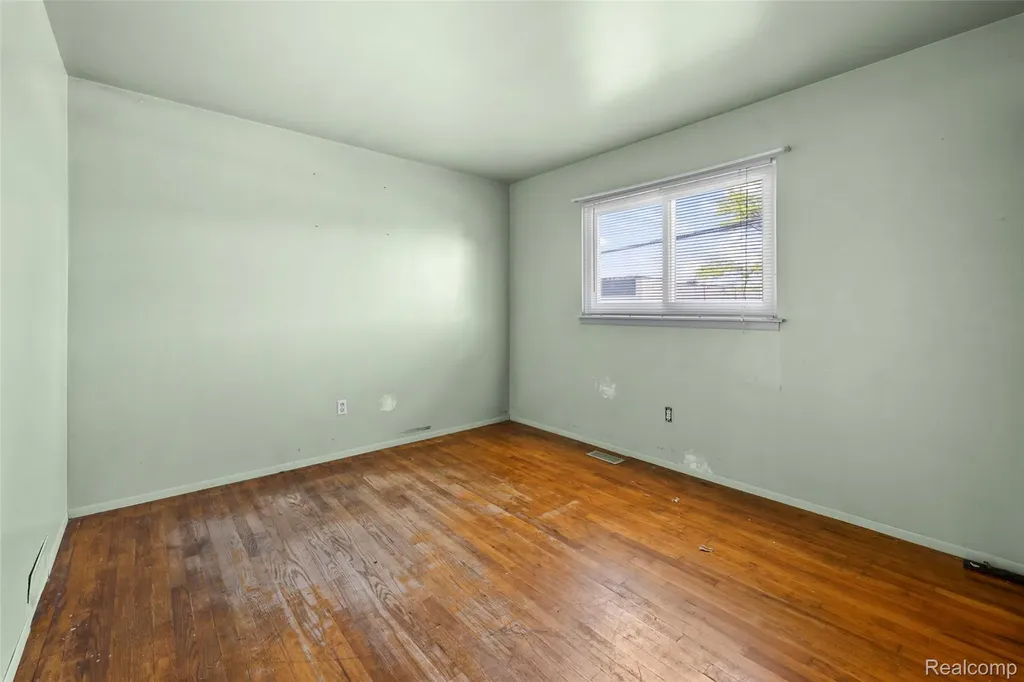 15641 Common Road Roseville City MI 48066