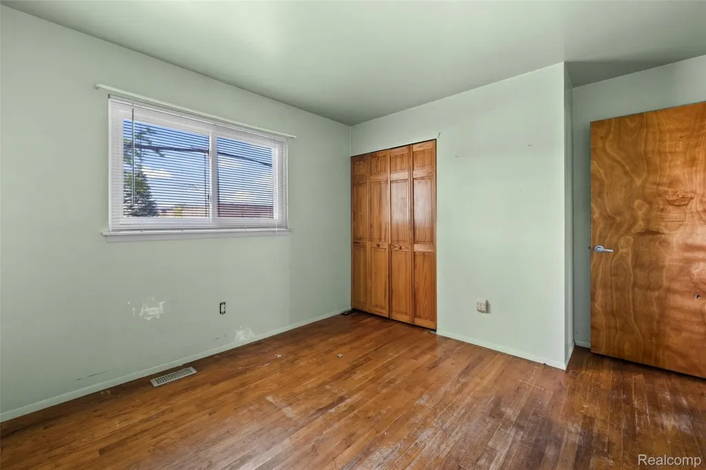 15641 Common Road Roseville City MI 48066