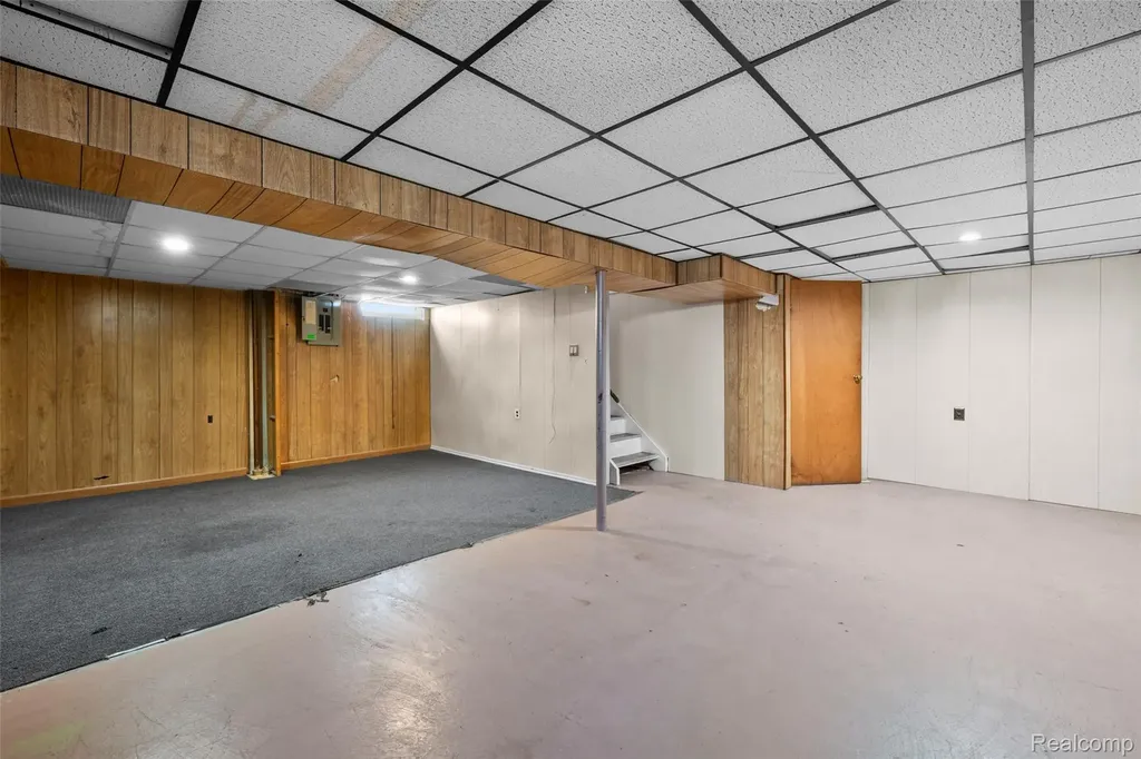 15641 Common Road Roseville City MI 48066