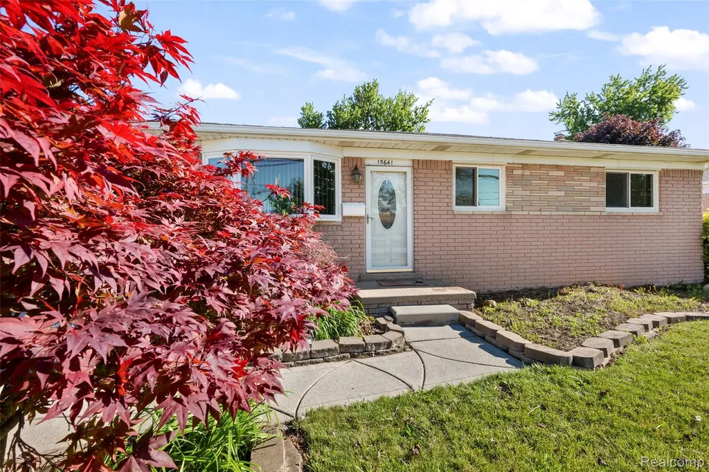 15641 Common Road Roseville City MI 48066
