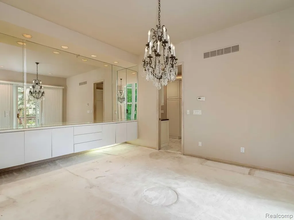 43564 Scenic Lane Novi City MI 48167
