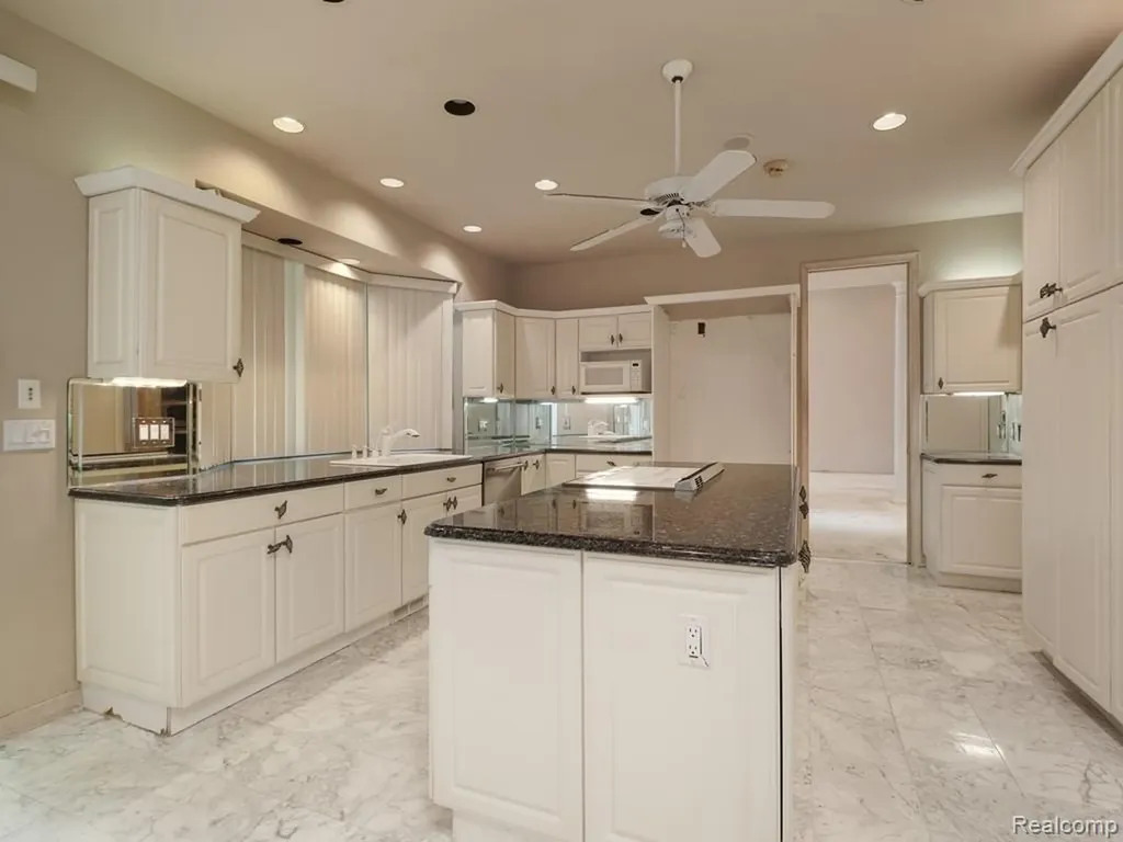 43564 Scenic Lane Novi City MI 48167