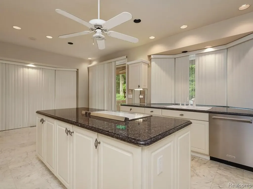 43564 Scenic Lane Novi City MI 48167