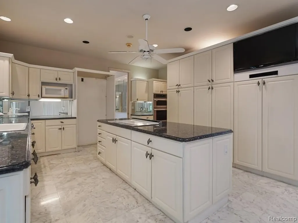 43564 Scenic Lane Novi City MI 48167