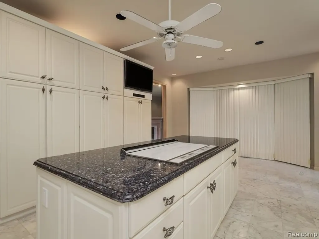 43564 Scenic Lane Novi City MI 48167
