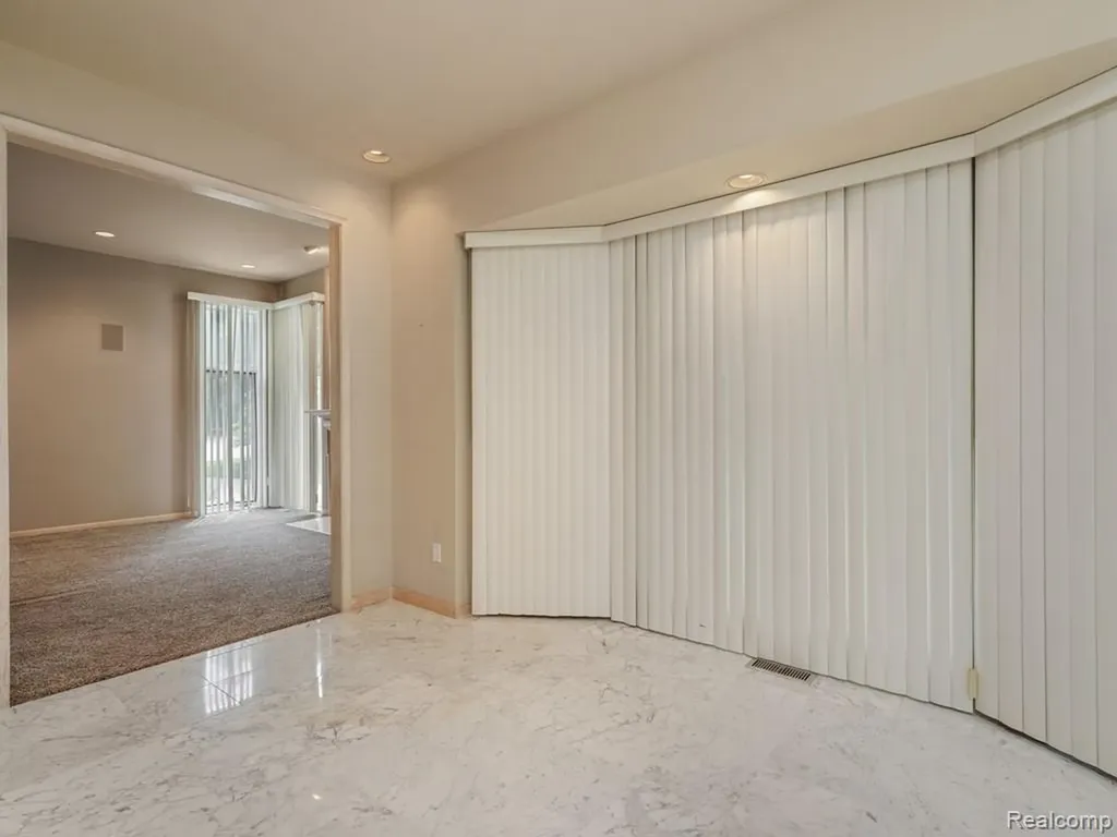 43564 Scenic Lane Novi City MI 48167