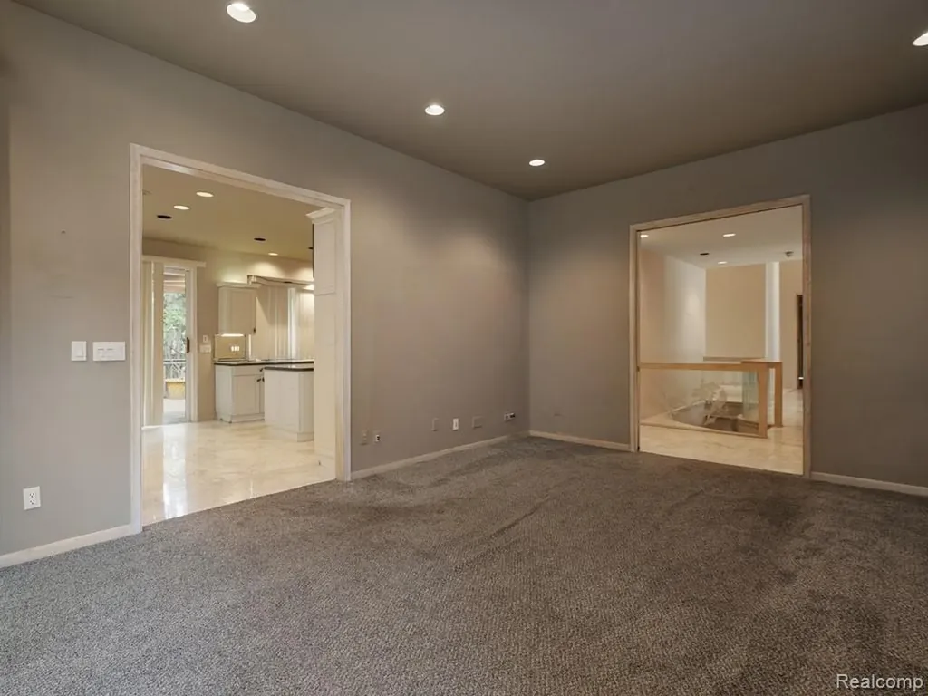 43564 Scenic Lane Novi City MI 48167