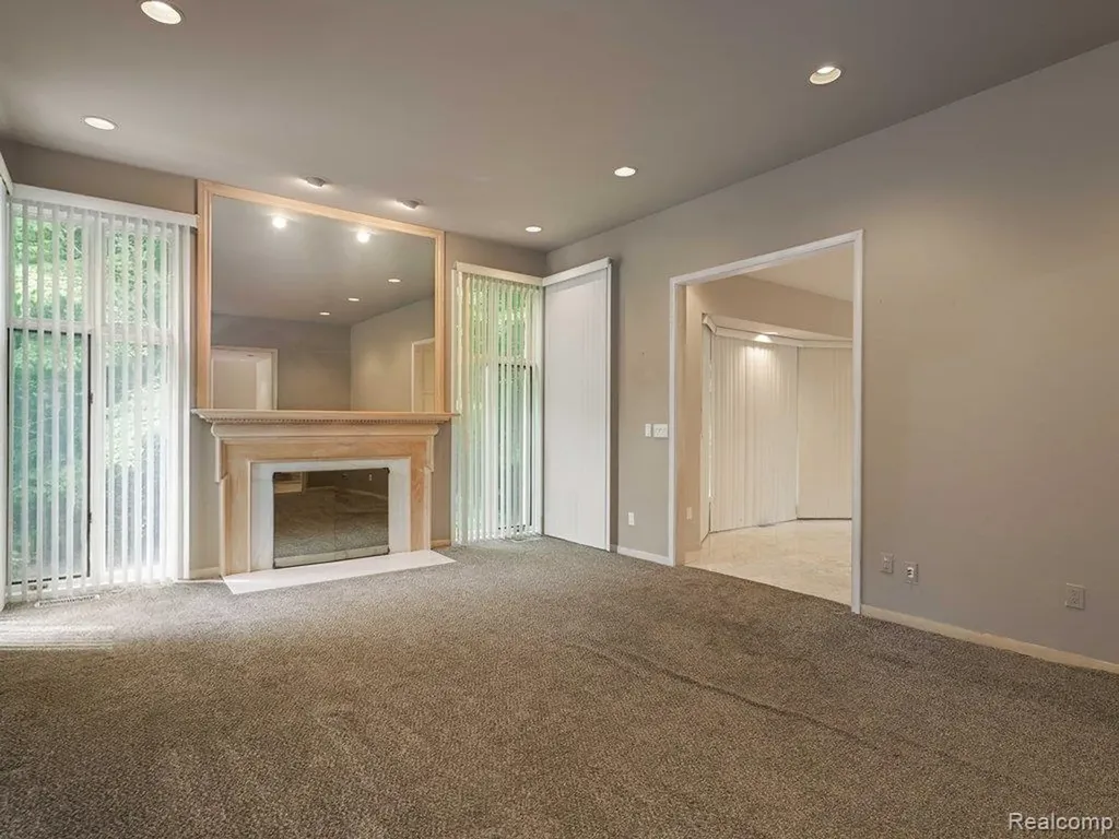 43564 Scenic Lane Novi City MI 48167