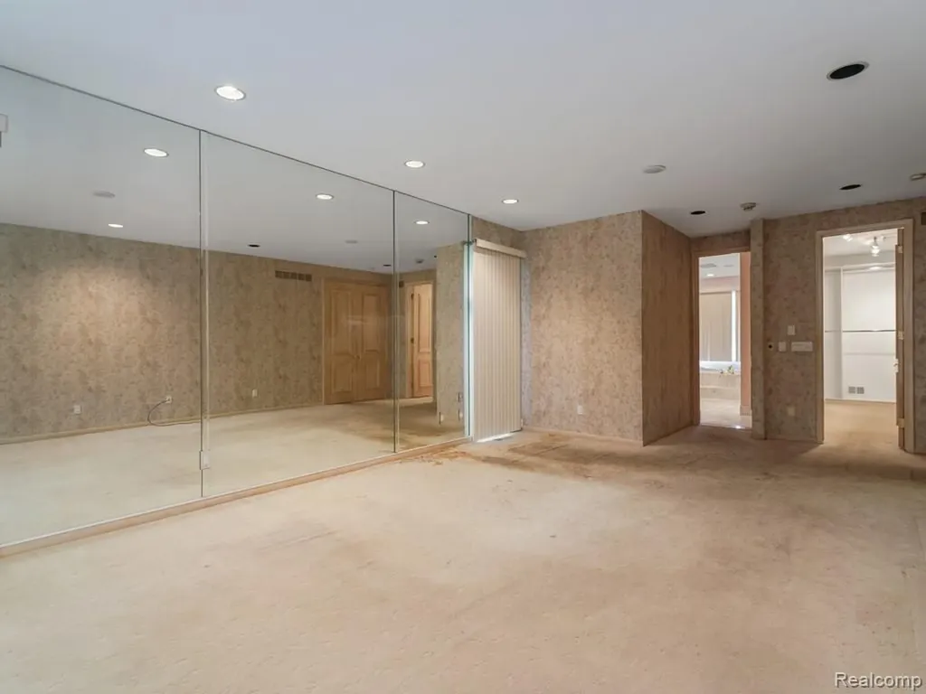 43564 Scenic Lane Novi City MI 48167