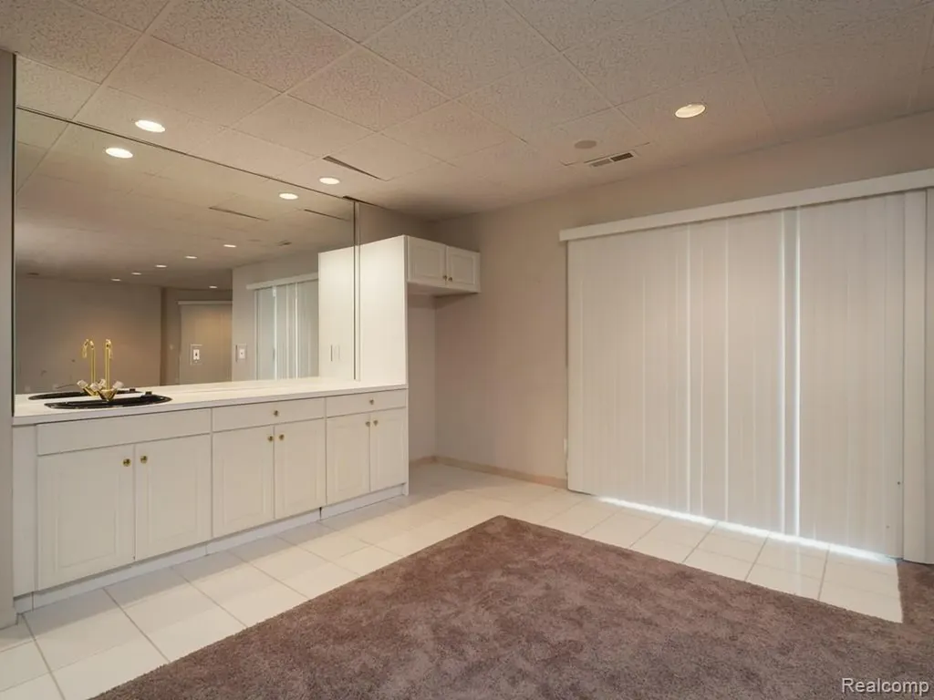 43564 Scenic Lane Novi City MI 48167