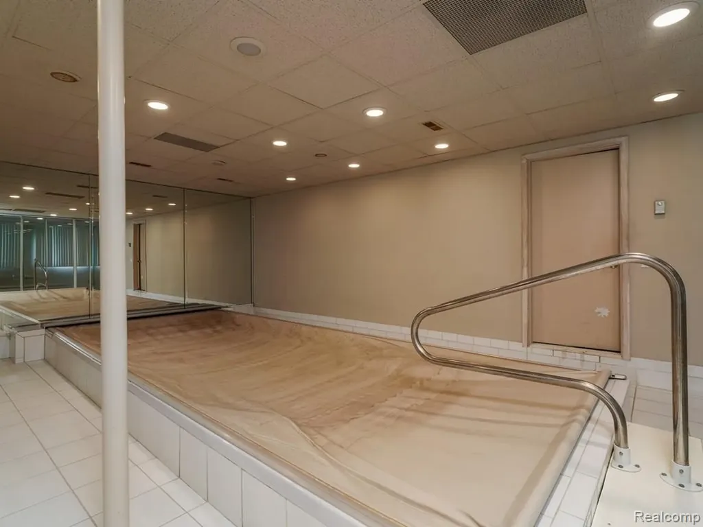 43564 Scenic Lane Novi City MI 48167