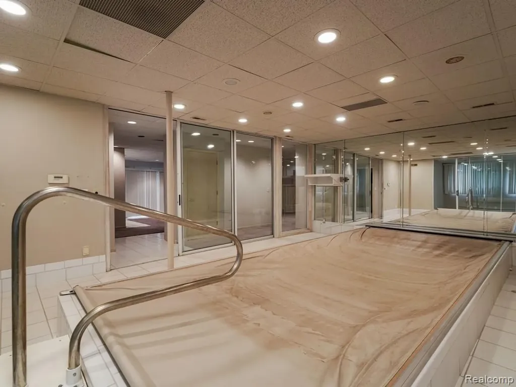 43564 Scenic Lane Novi City MI 48167