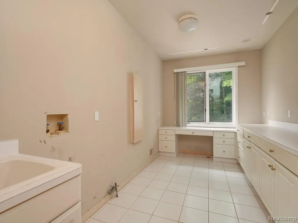 43564 Scenic Lane Novi City MI 48167