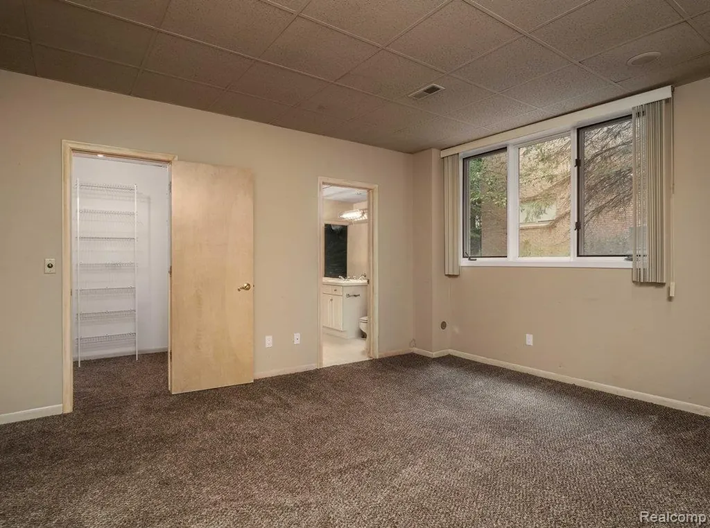 43564 Scenic Lane Novi City MI 48167